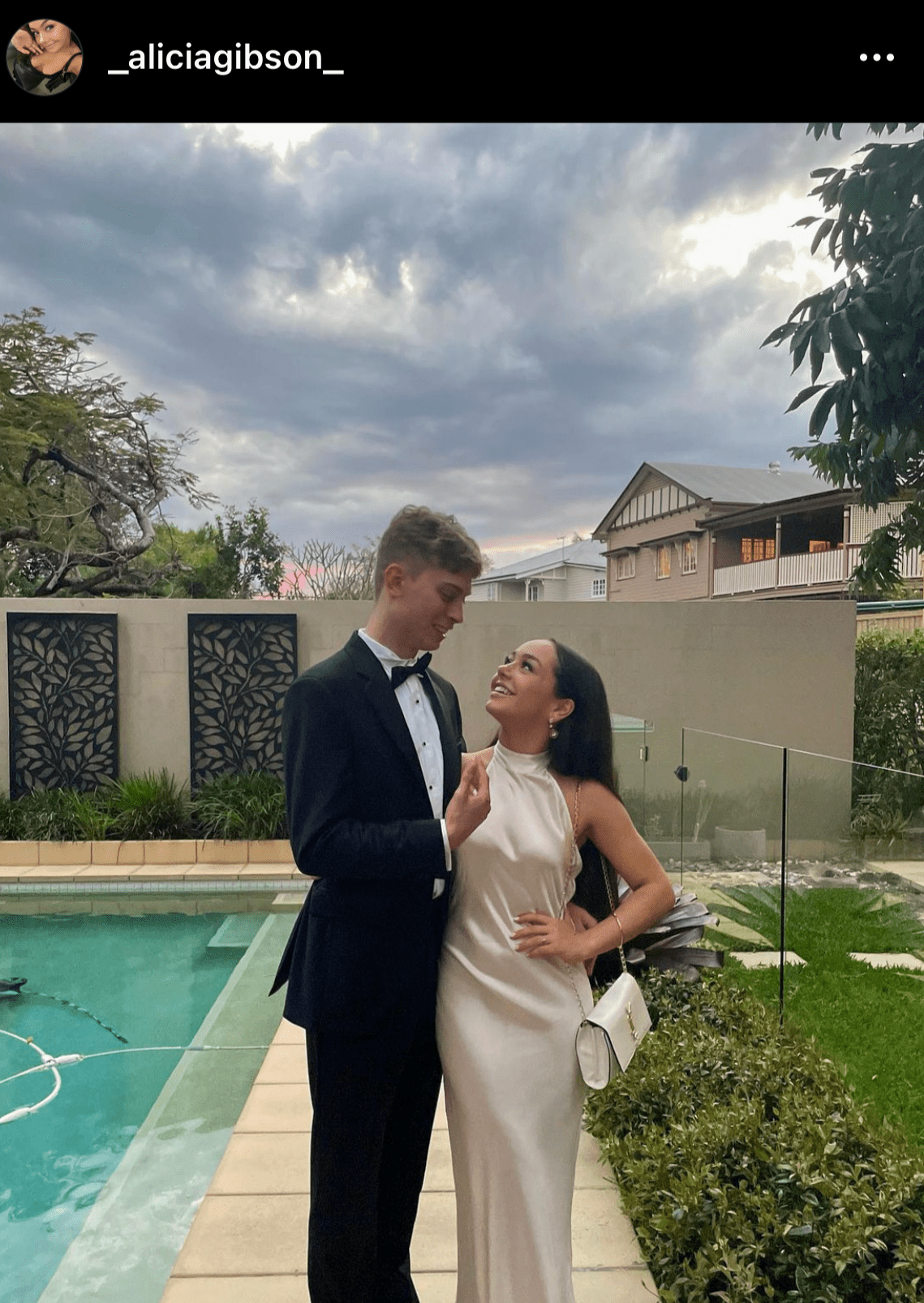 Halter bow dress online